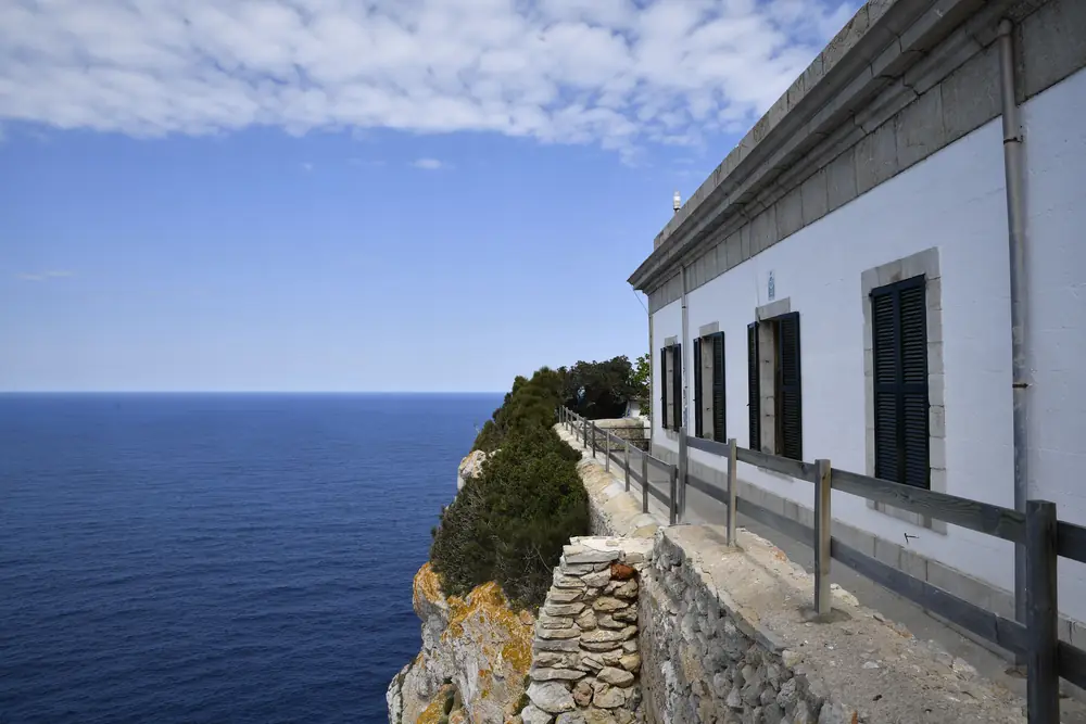 Faro de Capdepera junto al Mediterráneo