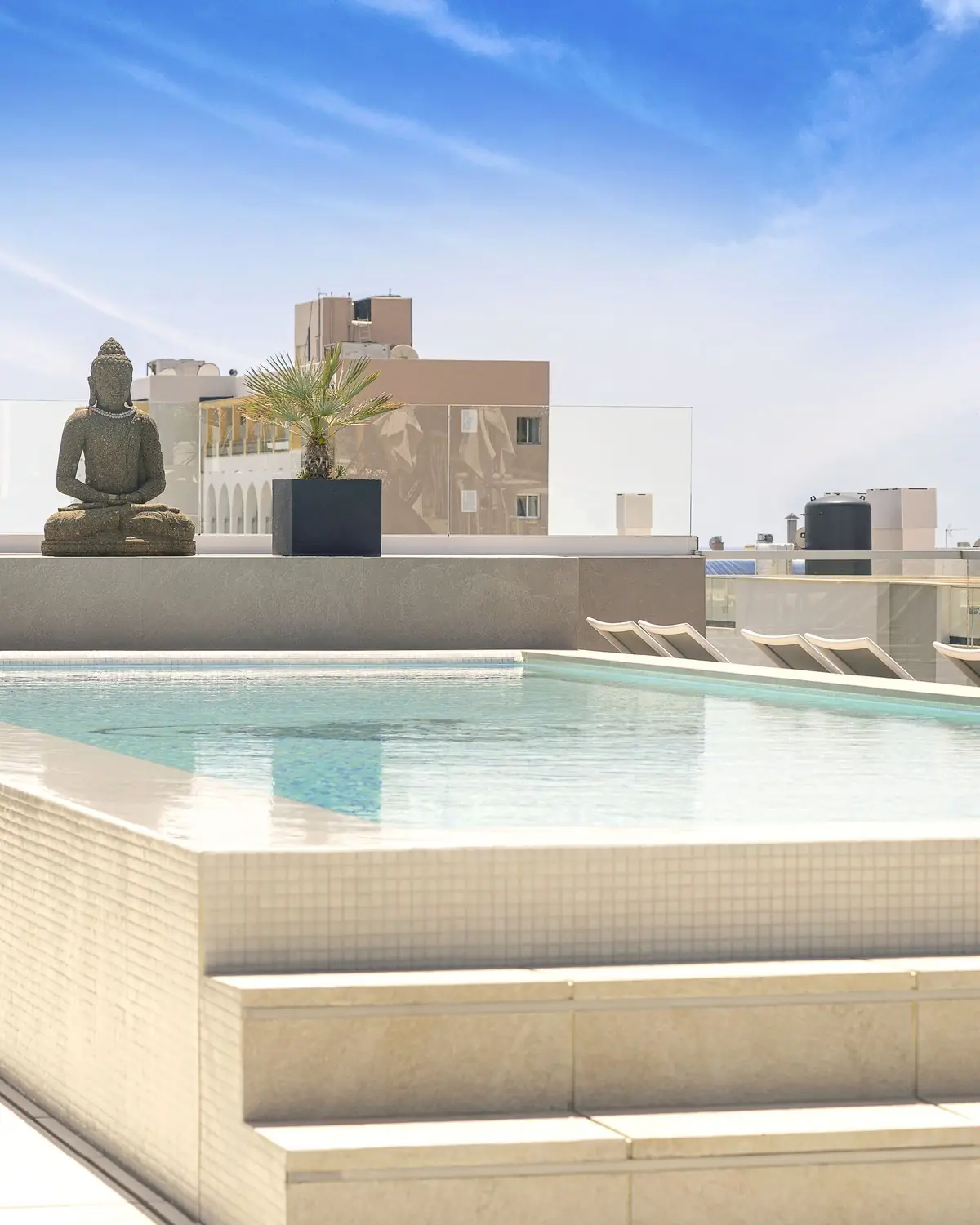 Pool and sun terrace