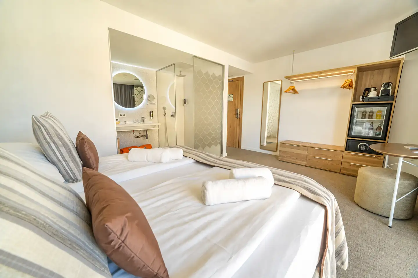 Superior Room wardrobe and coffee area